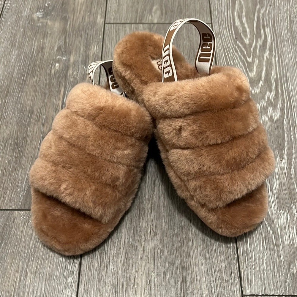 UGG - Slippers Size 9 - NWT
